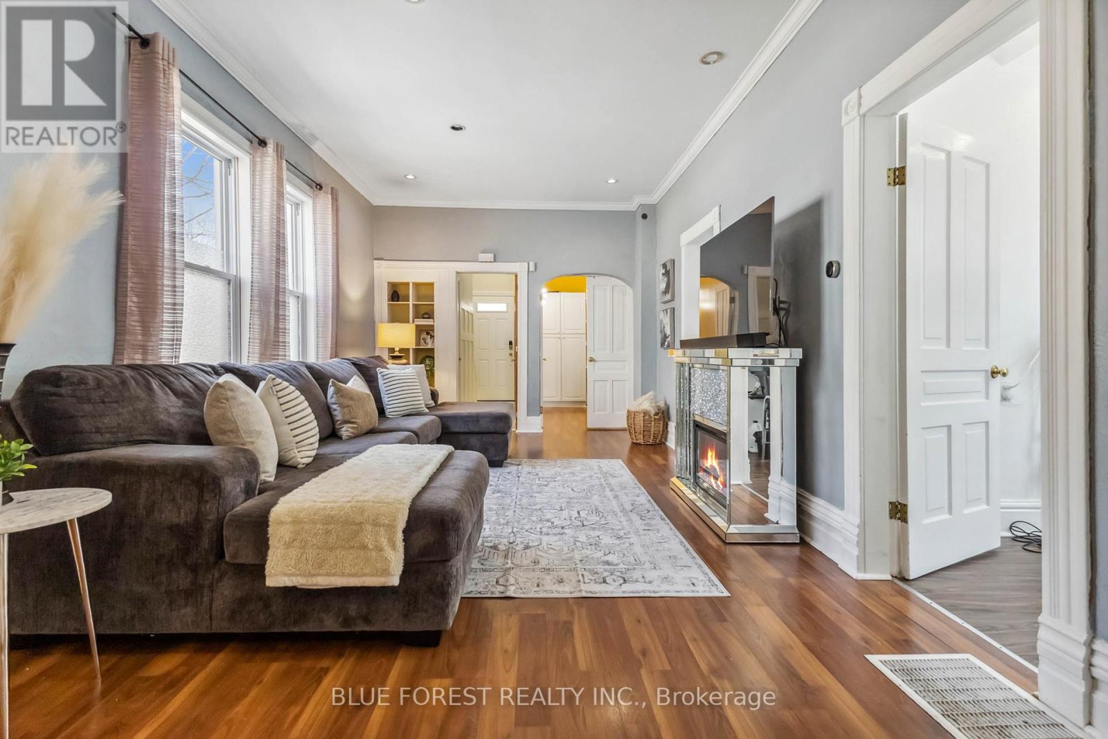 Photo 8 of 46 for 476 Emery Street E