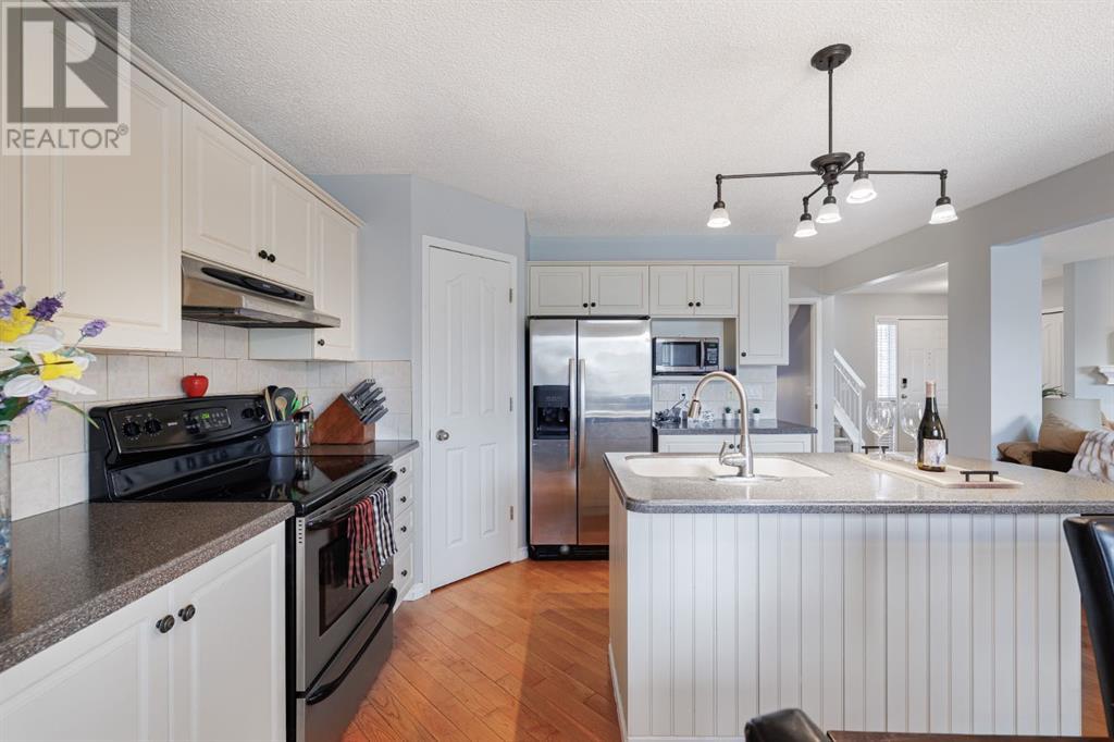 10 Somerglen Crescent Sw, Calgary, Alberta  T2Y 3L6 - Photo 8 - A2212843