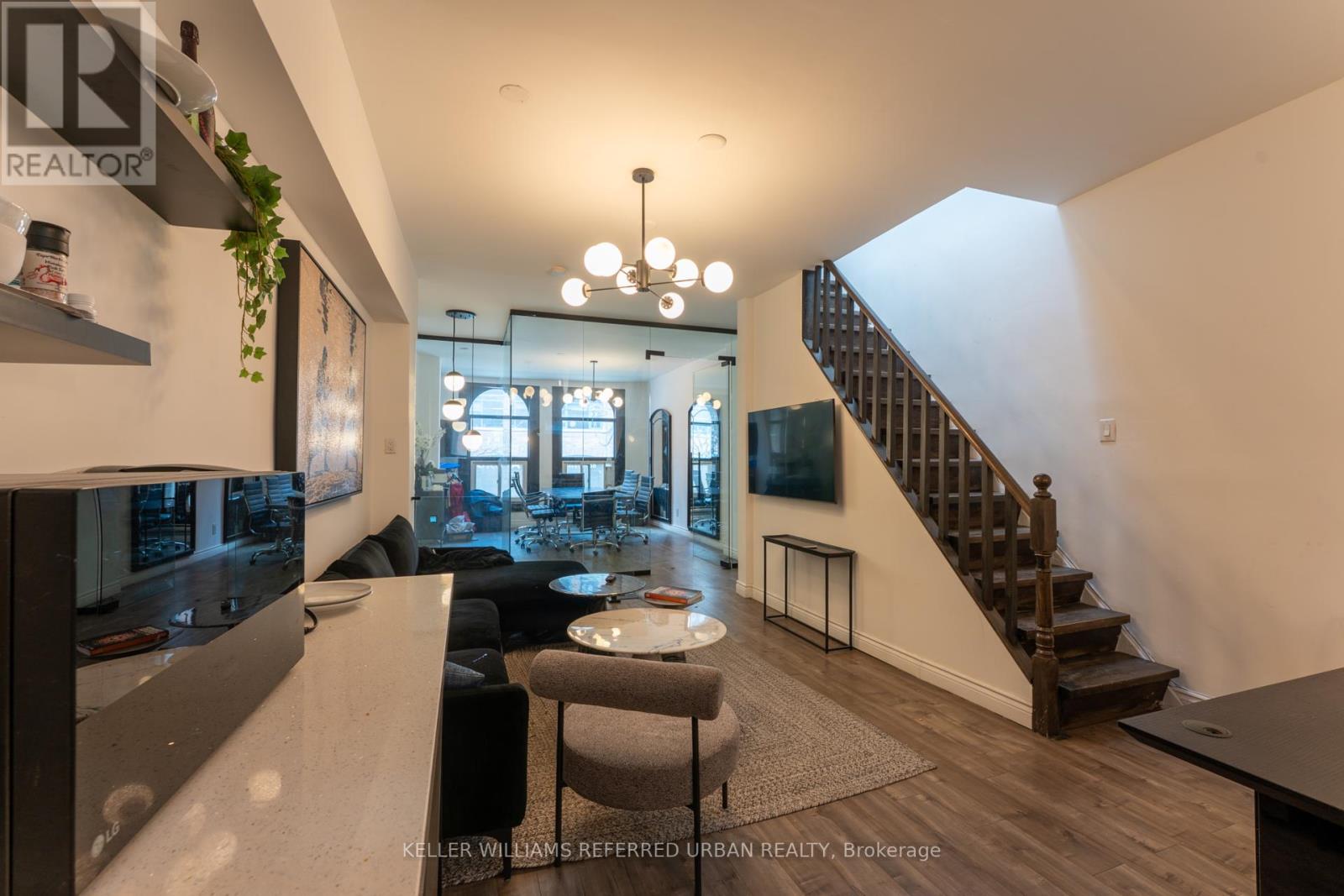 Upper - 567 King Street W, Toronto, Ontario  M5V 1M1 - Photo 5 - C12111306