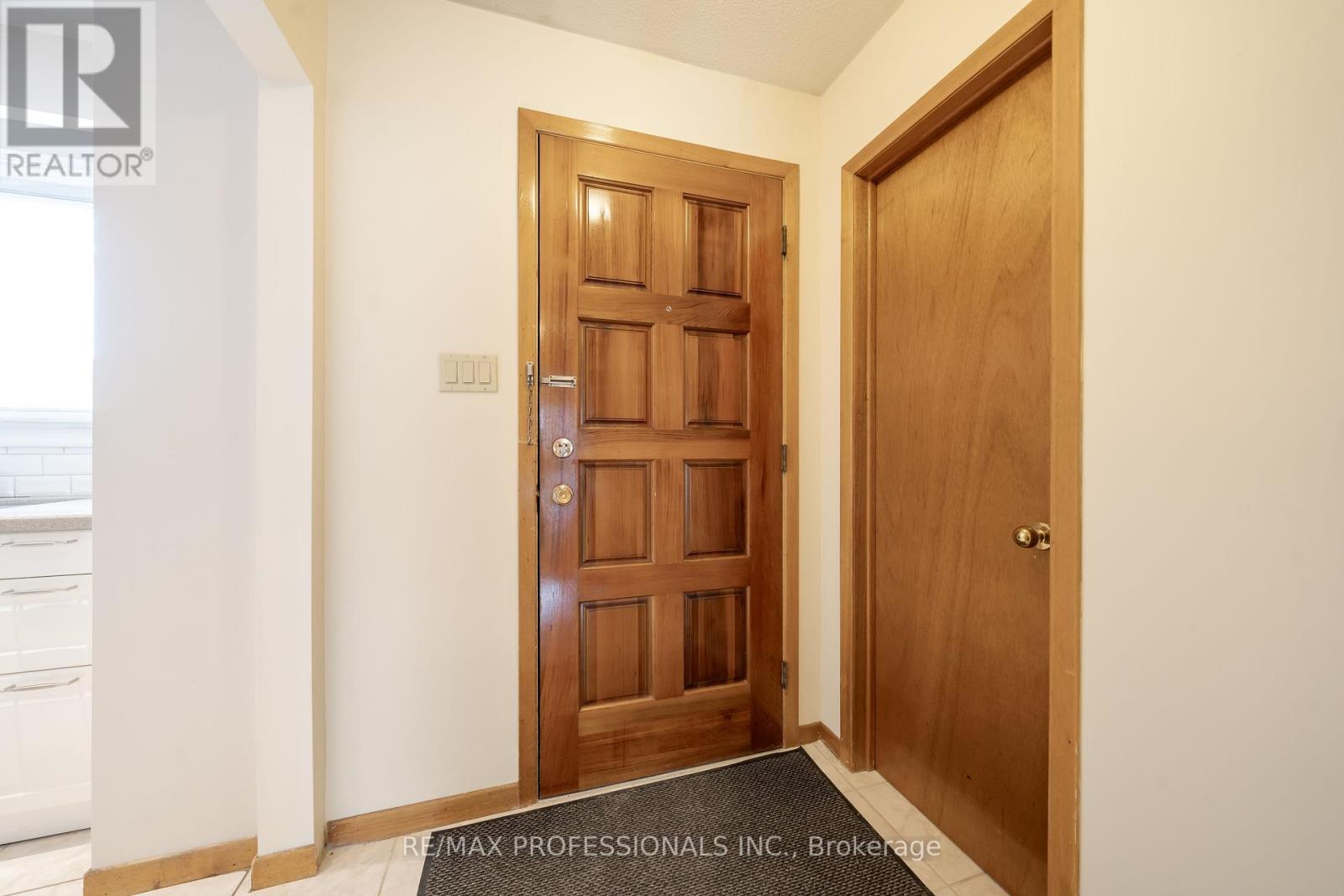 Property at 52 - 580 RENFORTH DRIVE image 3
