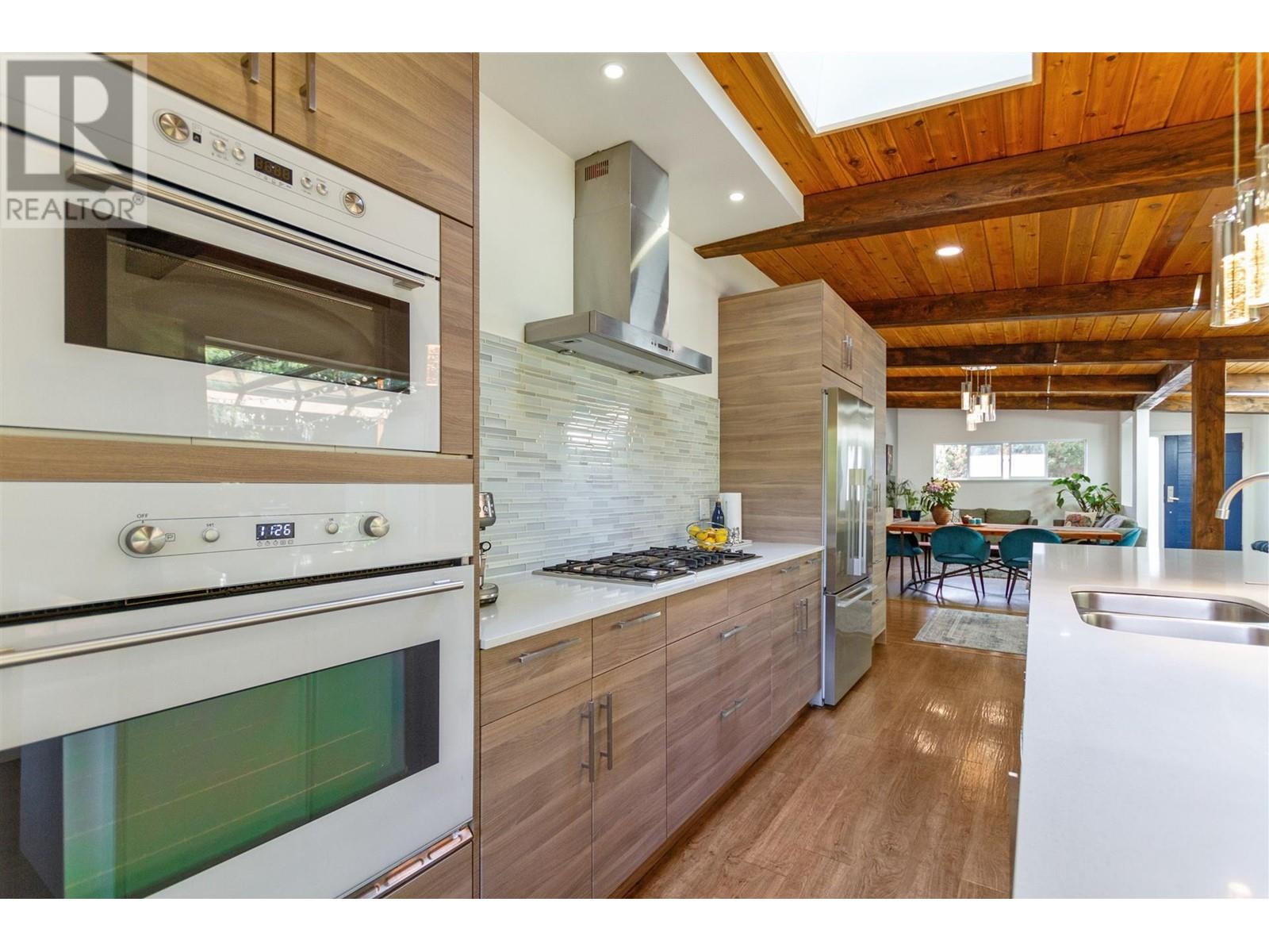 2955 Spuraway Avenue, Coquitlam, British Columbia  V3C 2C9 - Photo 5 - R2995276