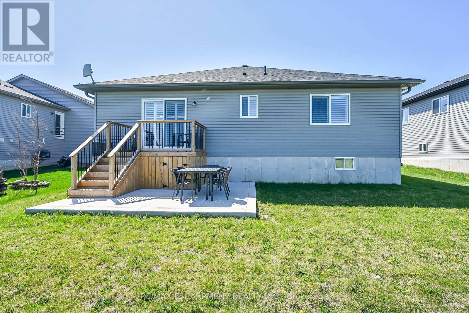 Property at 27 BONNIE DRIVE image 2