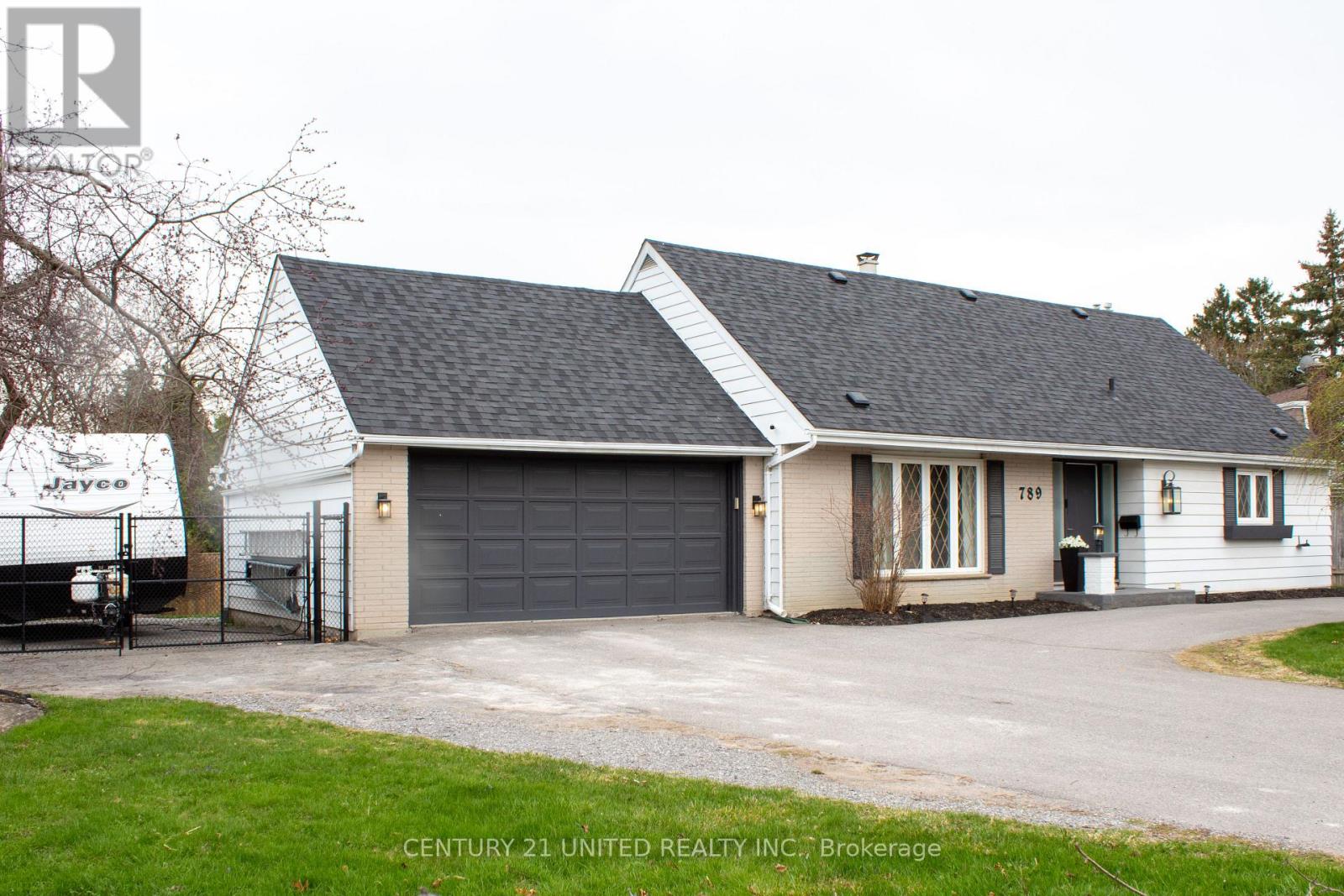 Property at 789 PARKHILL ROAD W image 1