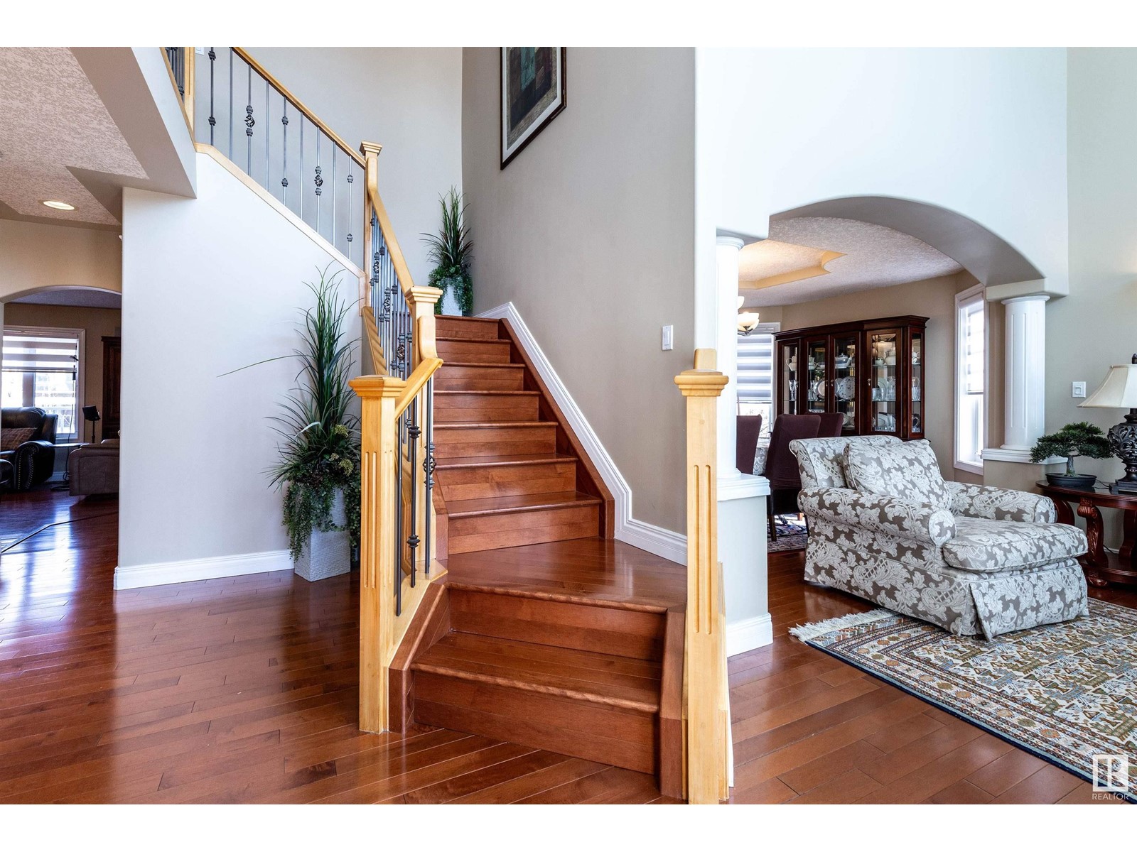 Property at 10828 6 AV SW image 3
