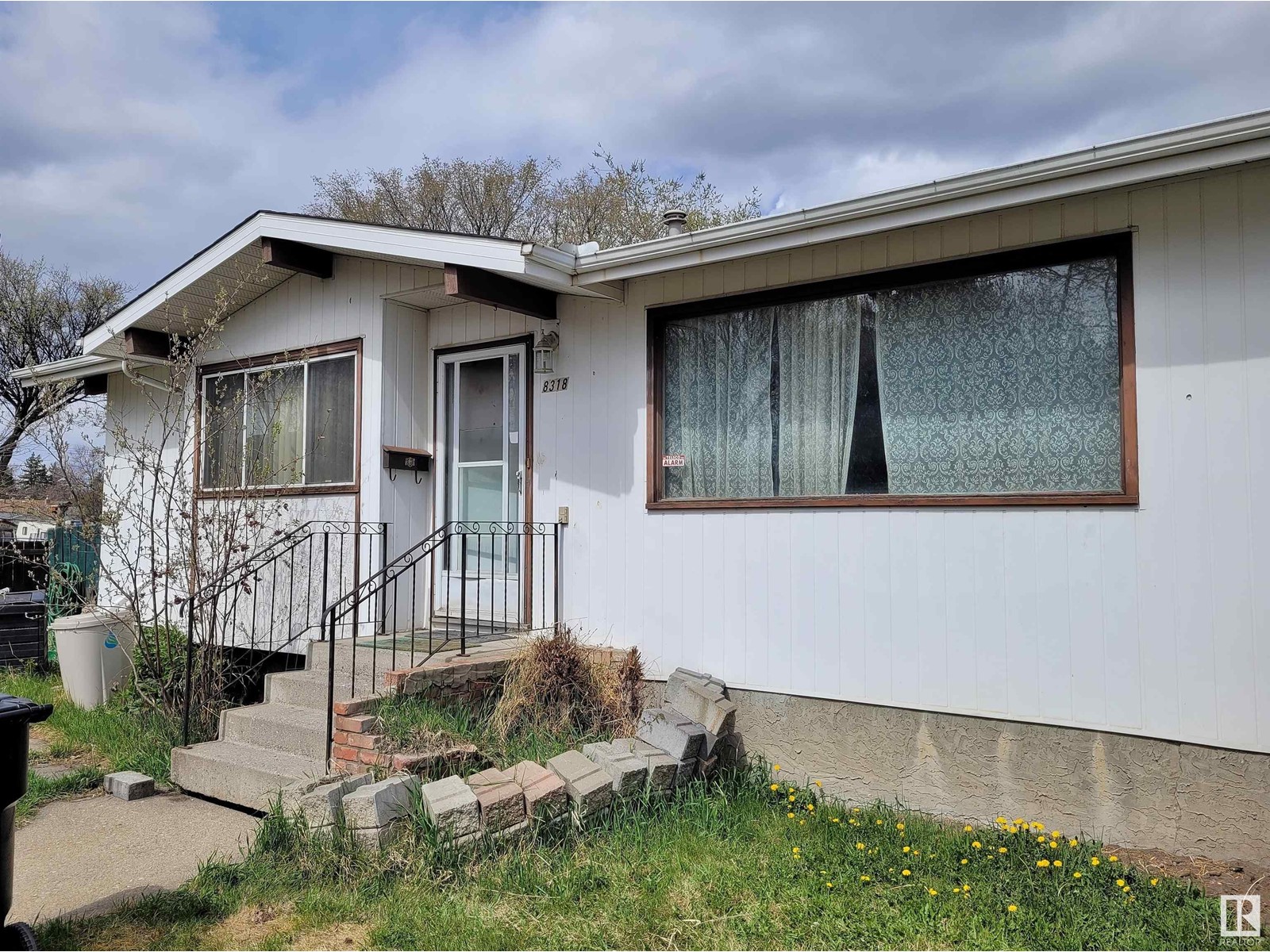 Property at 8318 122 AV NW image 1