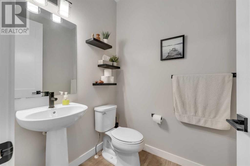 42 Crestridge Bay Sw, Calgary, Alberta  T3B 6H2 - Photo 28 - A2215990