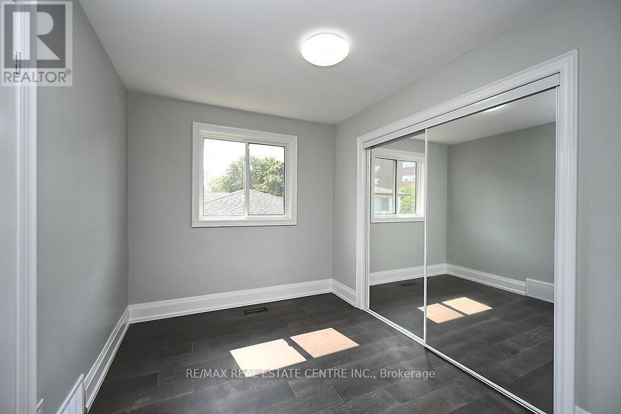 526 Selsey Drive, Mississauga, Ontario  L5A 1B9 - Photo 30 - W11996405