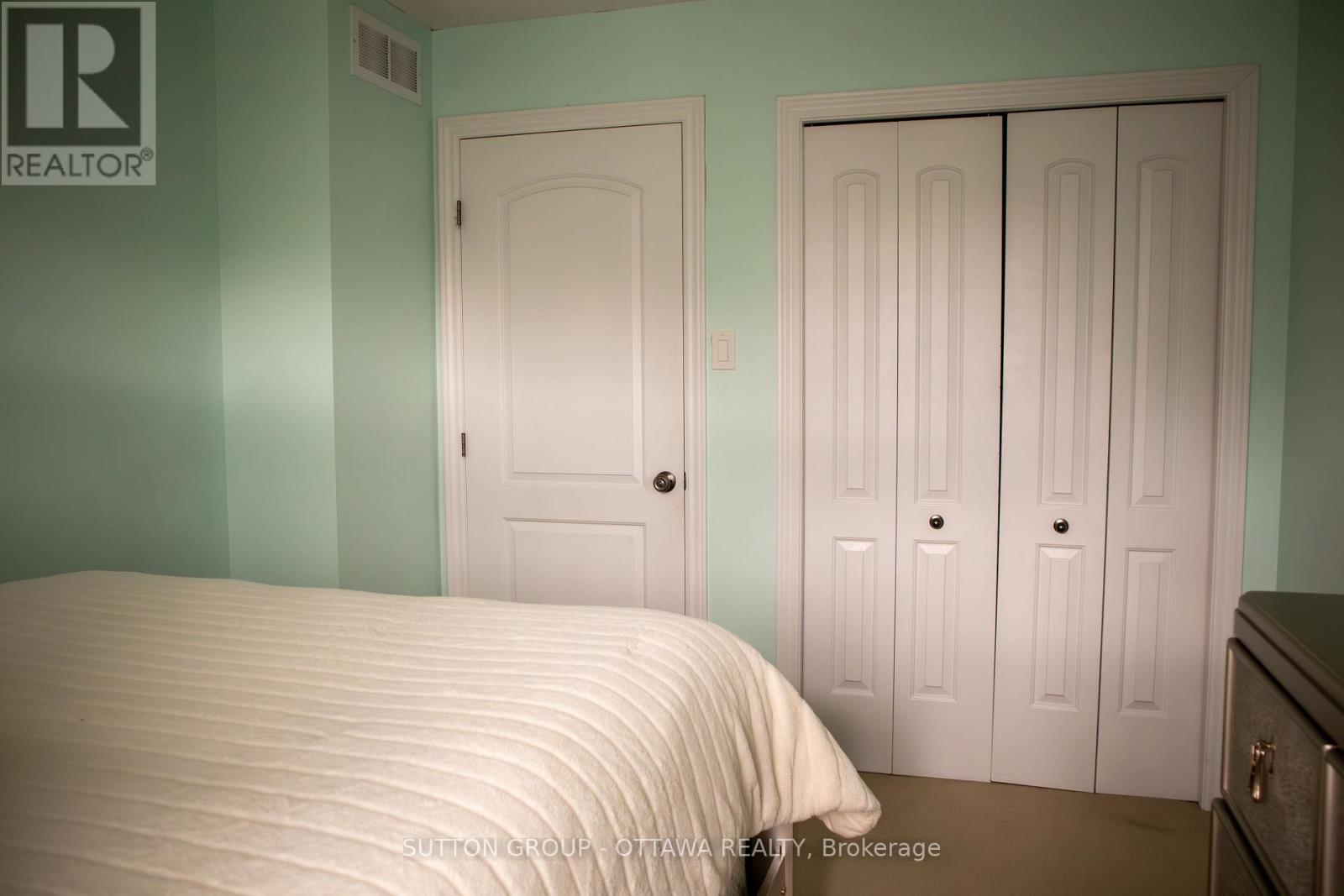 654 Moorpark Avenue, Ottawa, Ontario  K2M 0H8 - Photo 18 - X12110532