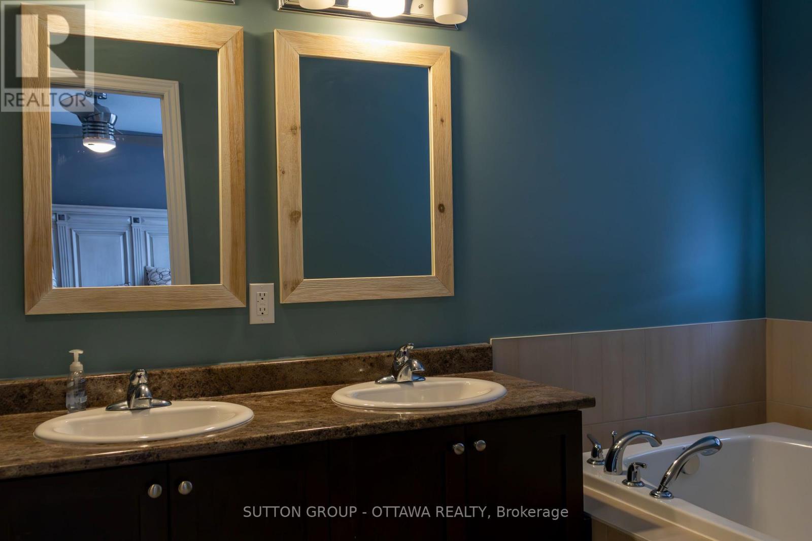 654 Moorpark Avenue, Ottawa, Ontario  K2M 0H8 - Photo 27 - X12110532