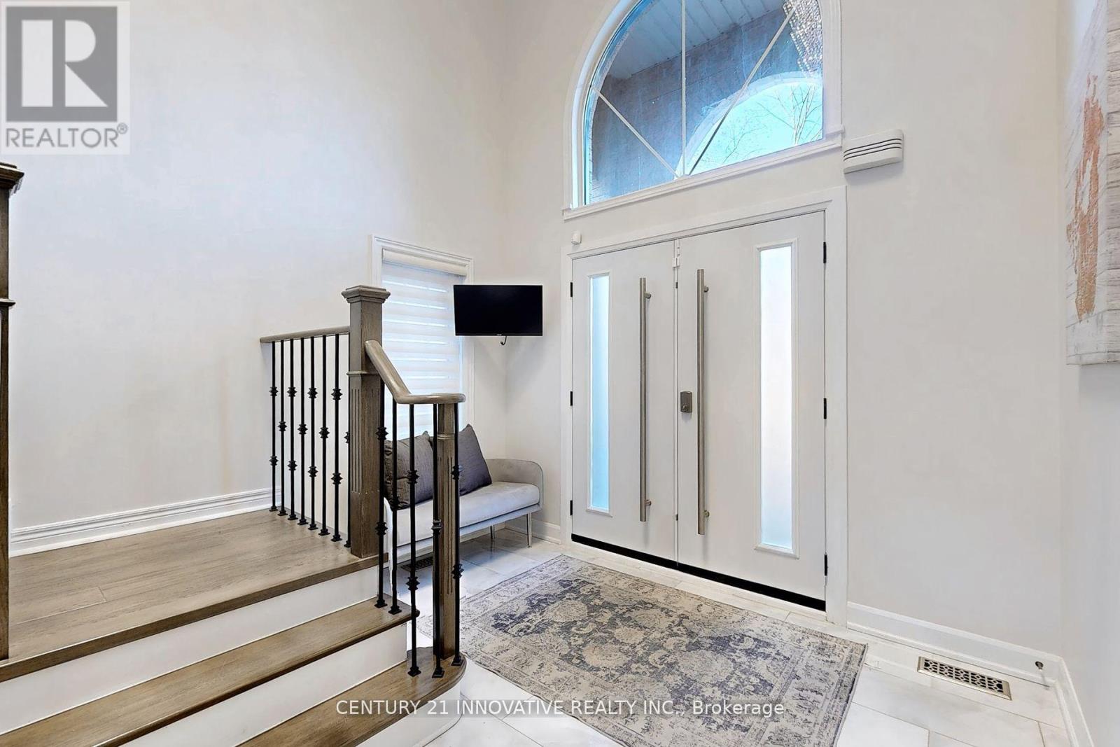 Property at 33 FERNCLIFFE CRESCENT image 3