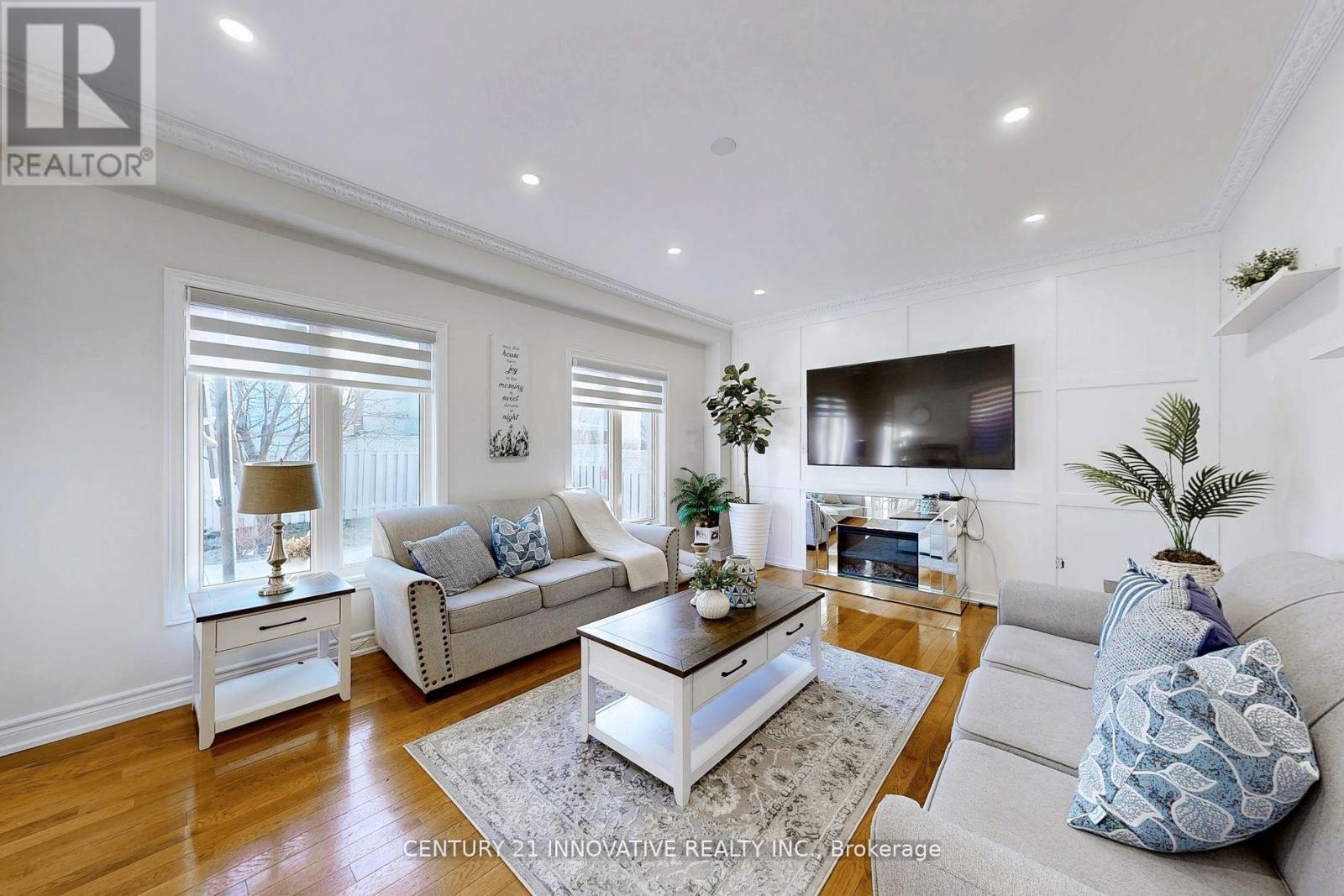 Property at 33 FERNCLIFFE CRESCENT image 4