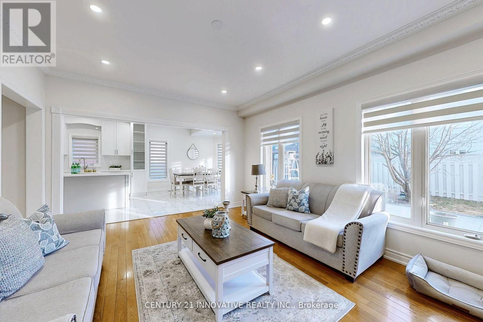 Property at 33 FERNCLIFFE CRESCENT image 5