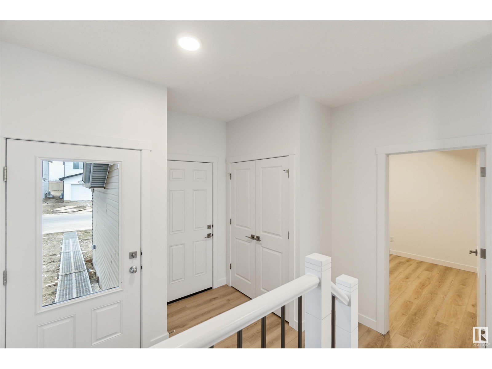 Property at 32 SPRINGBROOK WD image 3