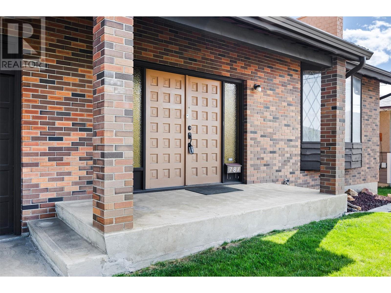 781 Kelly Drive, Kamloops, British Columbia  V2B 4G5 - Photo 2 - 10343079