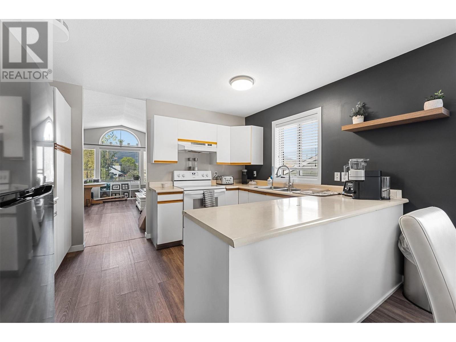 Property at 859 Richter Street image 5