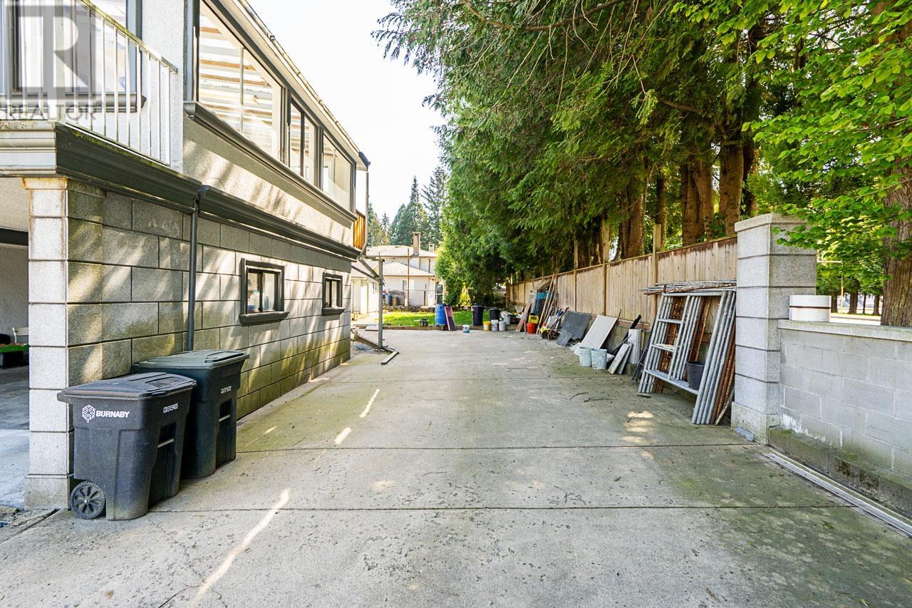 5210 Laurel Street, Burnaby, British Columbia  V5G 1N2 - Photo 16 - R2995963