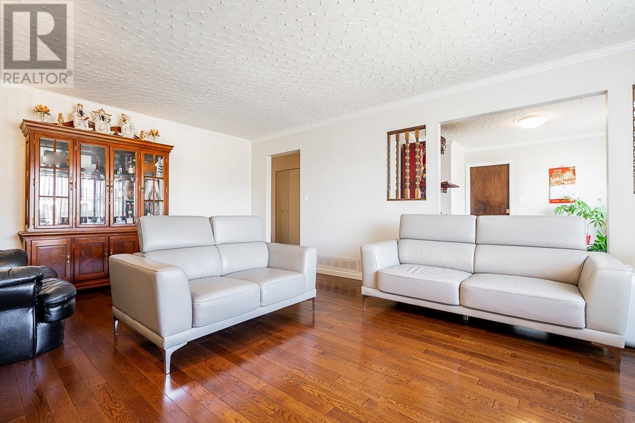 5210 Laurel Street, Burnaby, British Columbia  V5G 1N2 - Photo 6 - R2995963
