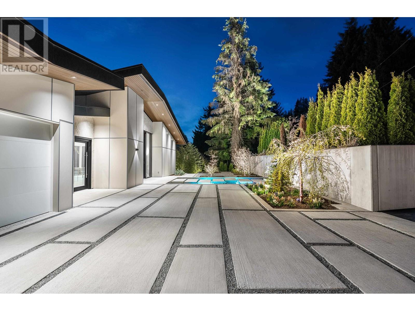 Property at 535 CRAIGMOHR DRIVE image 2