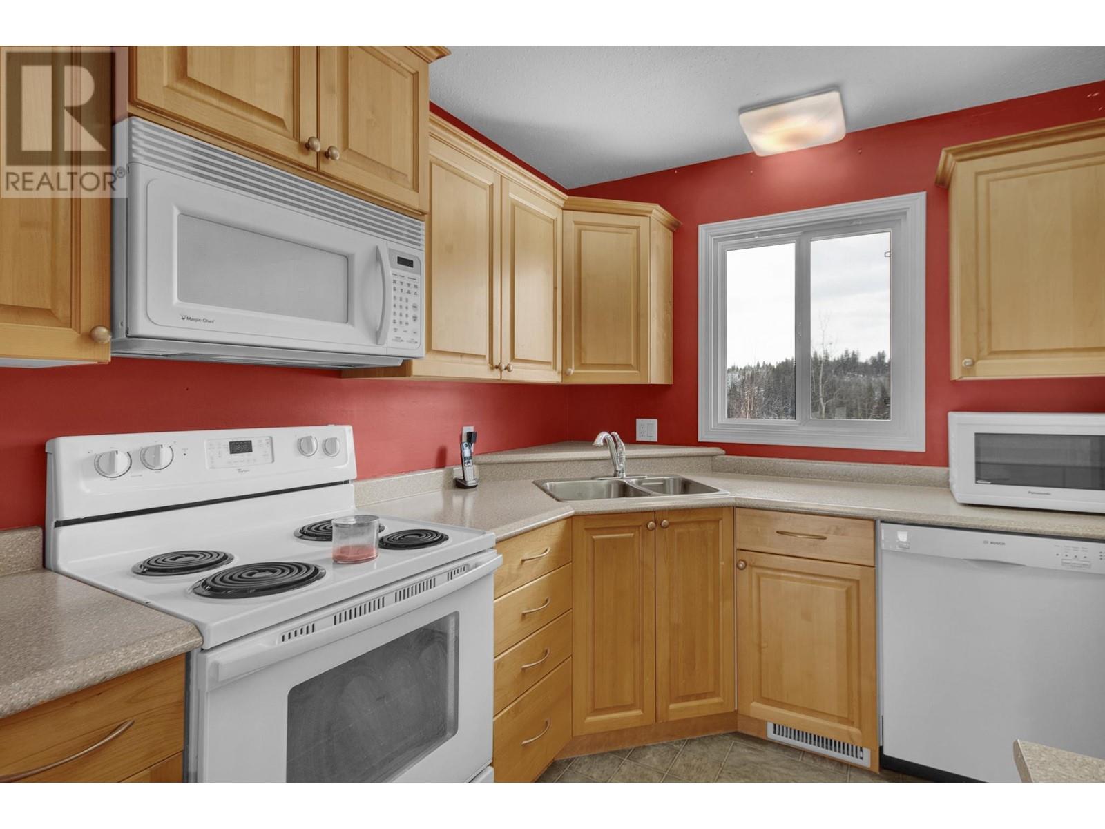 Property at 3585 CLEARWOOD CRESCENT image 3