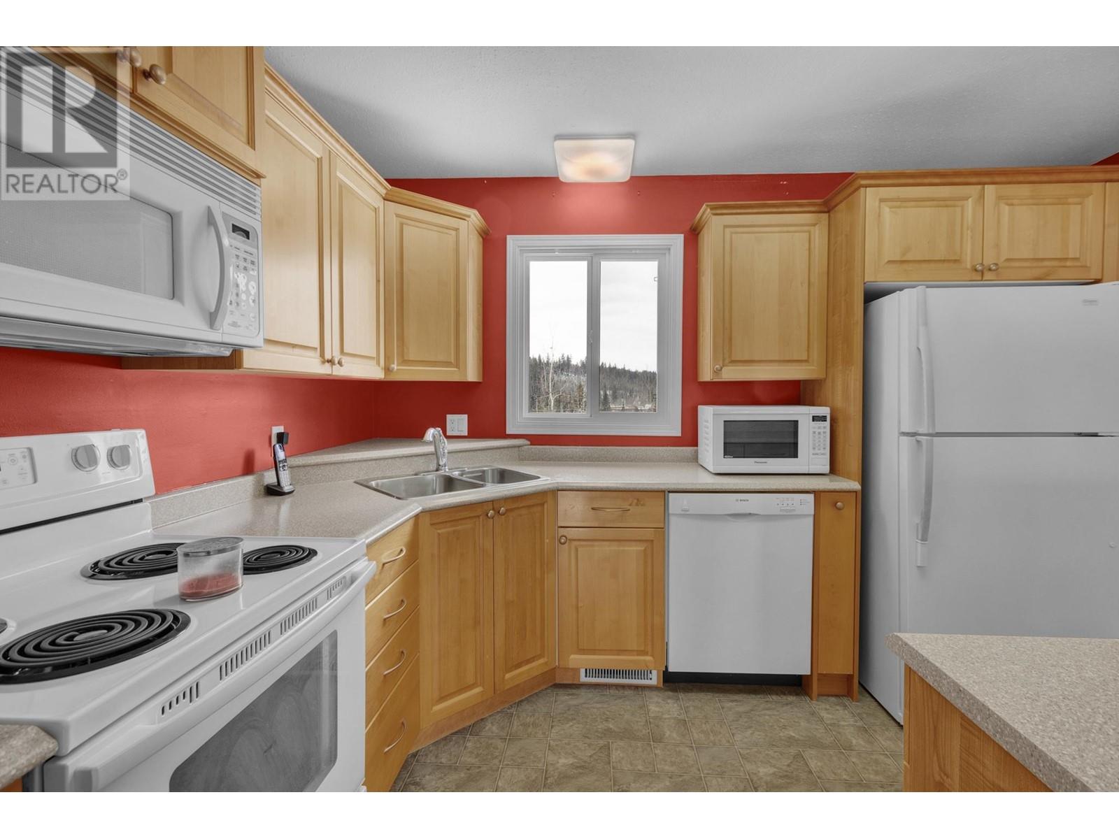 Property at 3585 CLEARWOOD CRESCENT image 5