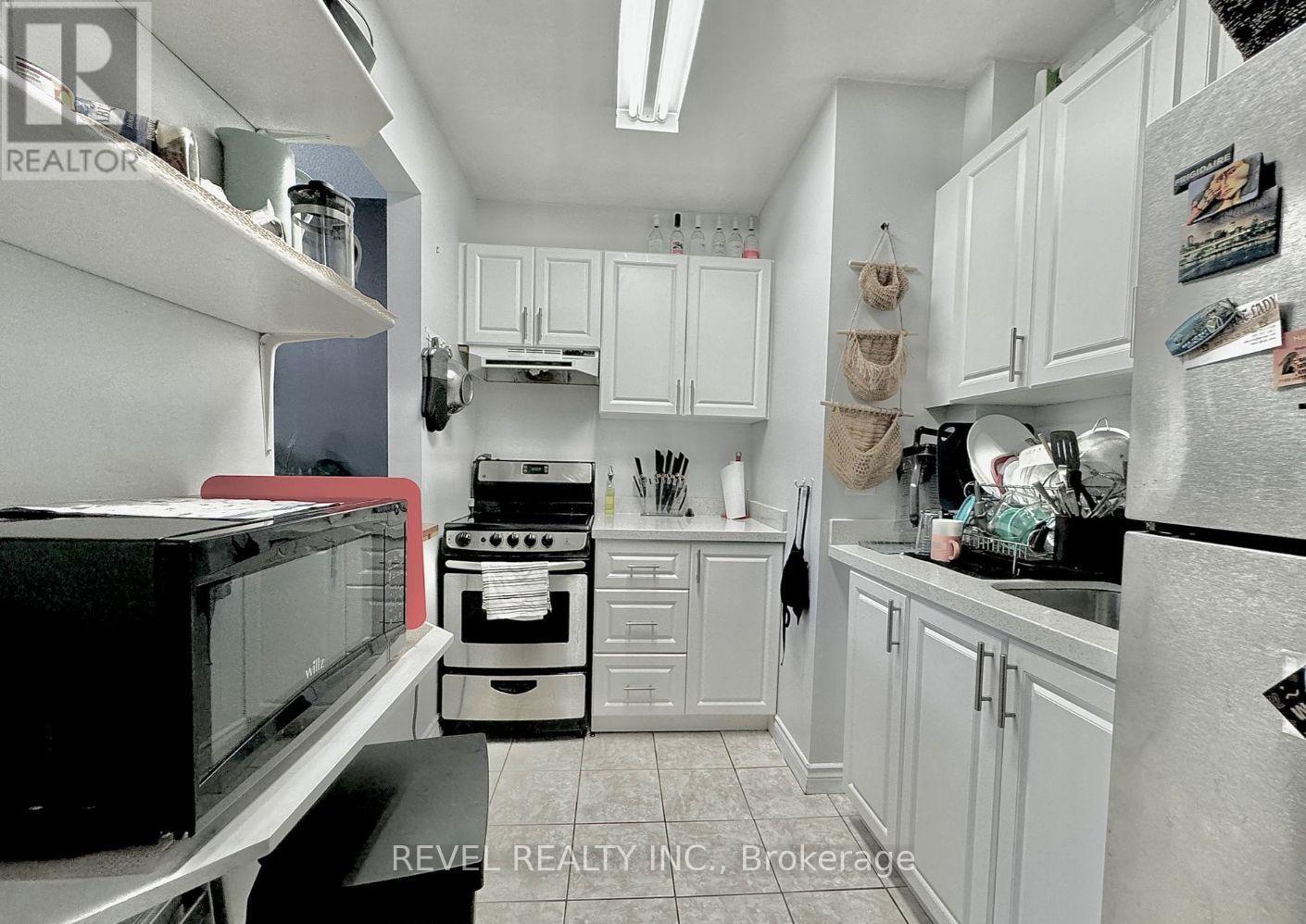 303 - 114 Vaughan Road, Toronto, Ontario  M6C 2M1 - Photo 17 - C12105930