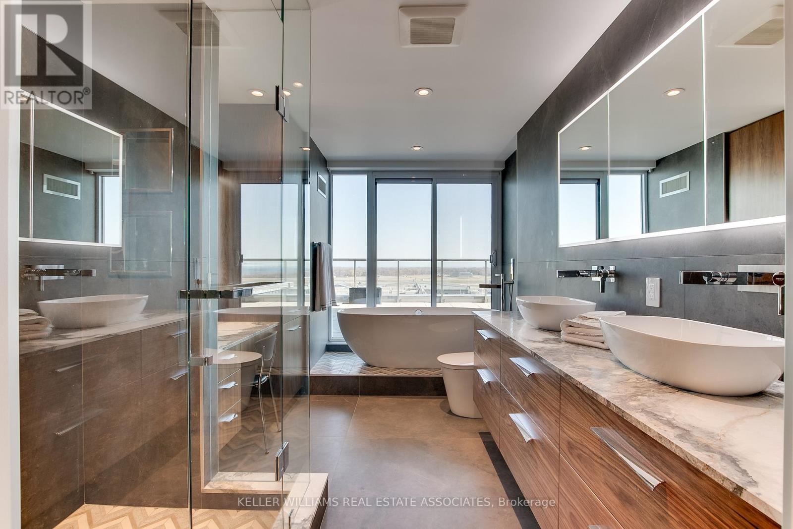 1002 - 90 Stadium Road, Toronto, Ontario  M5V 3W5 - Photo 22 - C12111423