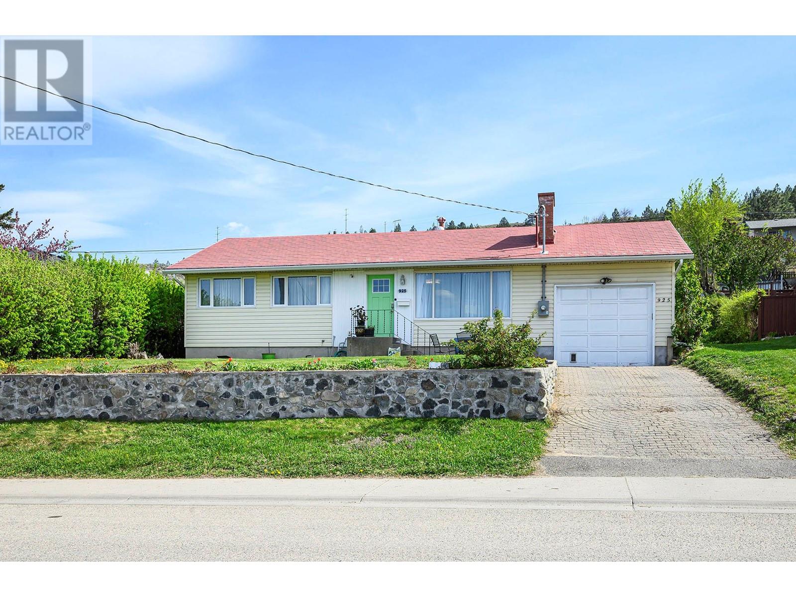 Property at 925 Fraser Street image 1