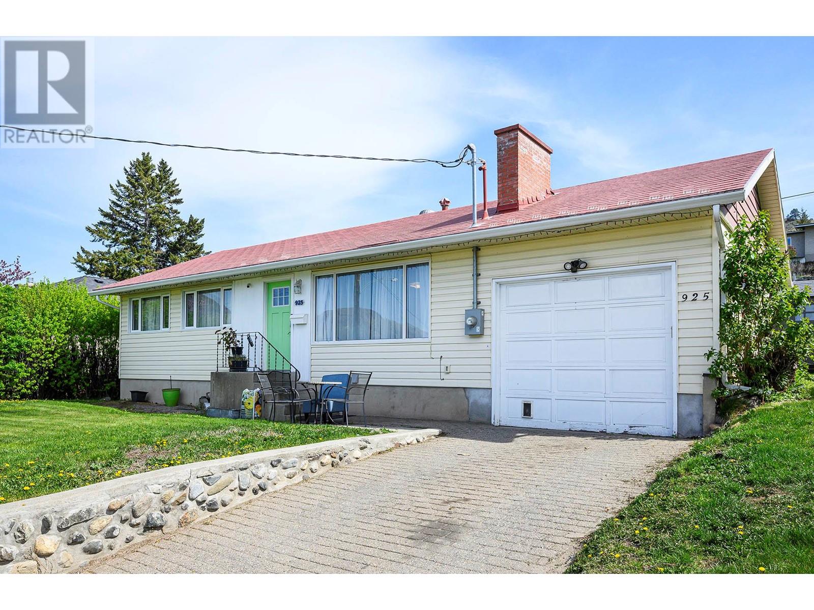 Property at 925 Fraser Street image 2