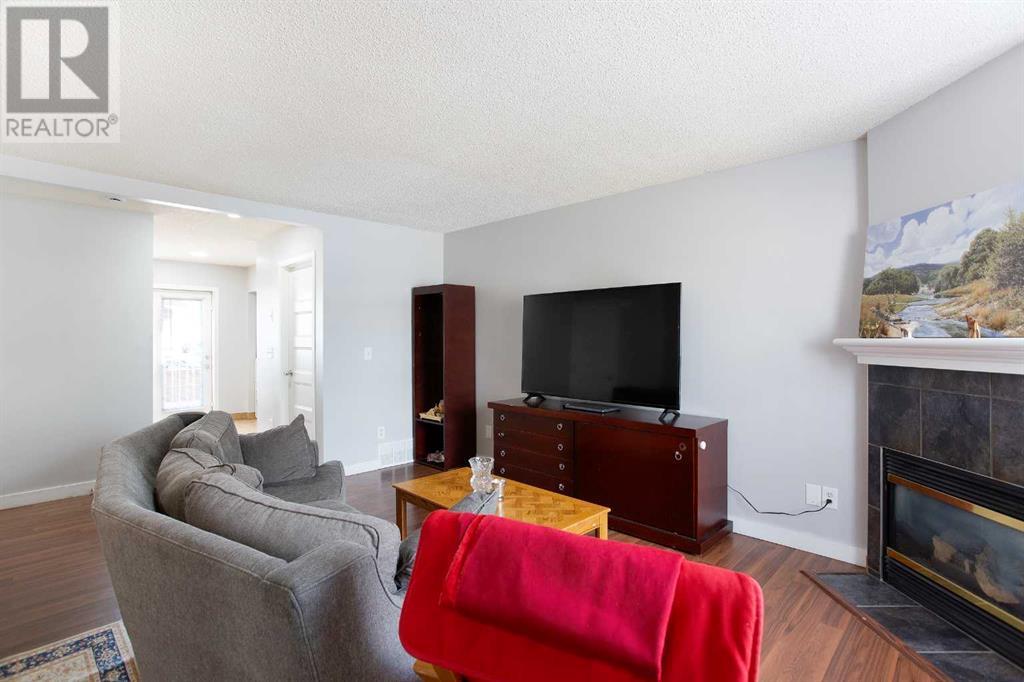 Property at 1005, 111 Tarawood Lane NE image 3