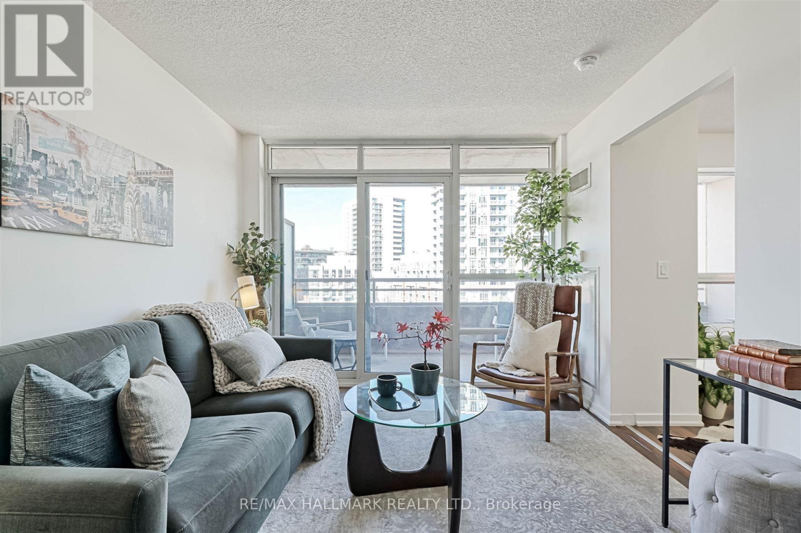 721 - 38 Joe Shuster Way, Toronto, Ontario  M6K 0A5 - Photo 8 - C12111450
