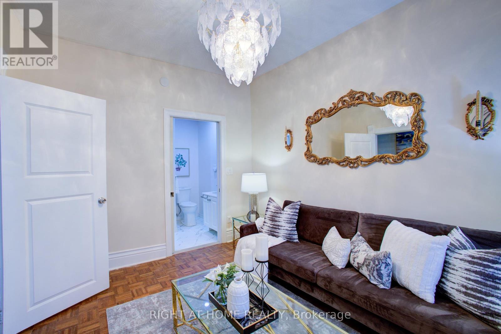 82 Uxbridge Avenue E, Toronto, Ontario  M6N 2Y2 - Photo 5 - W12111449