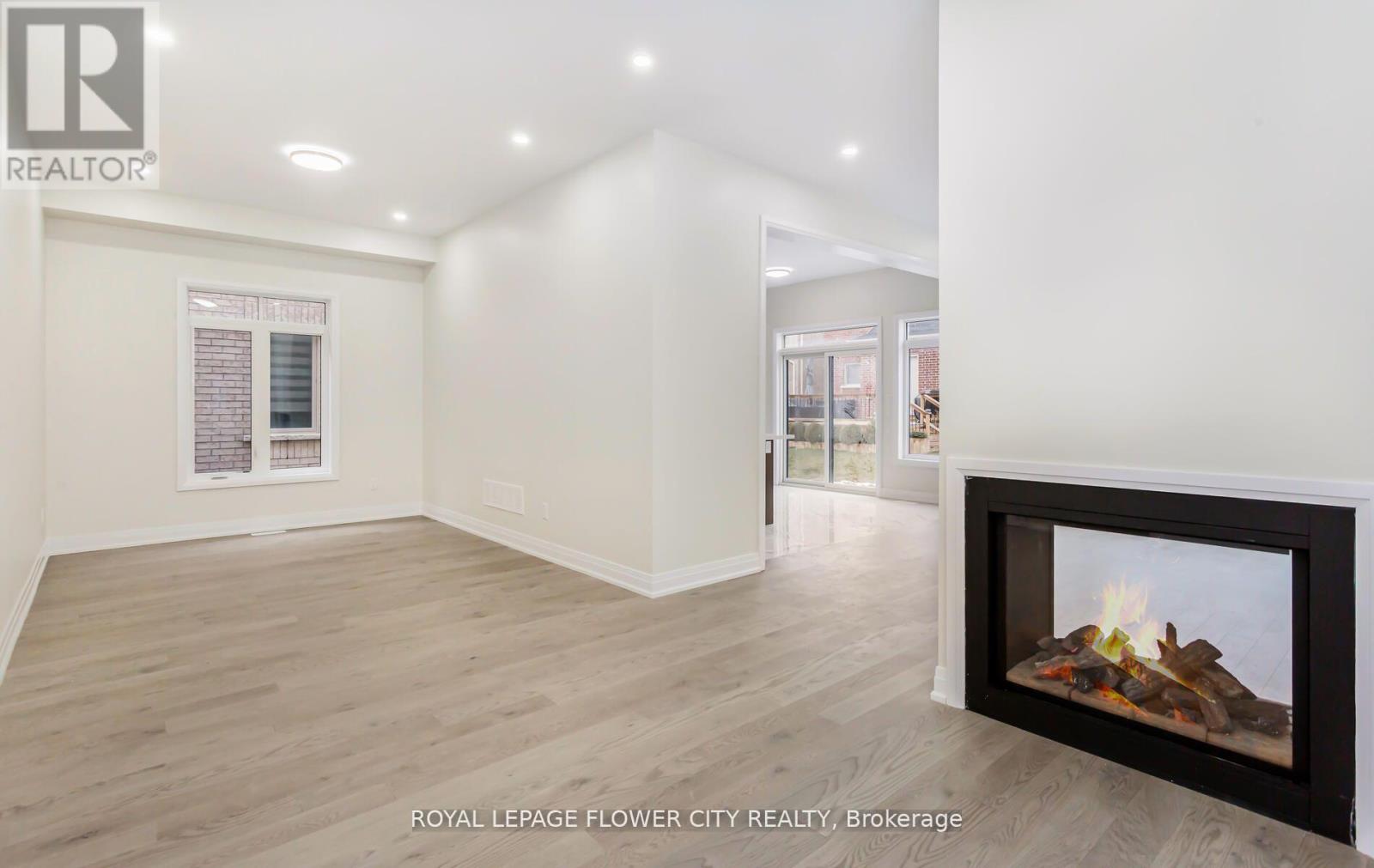 Property at 44 ROYAL FERN CRESCENT image 4