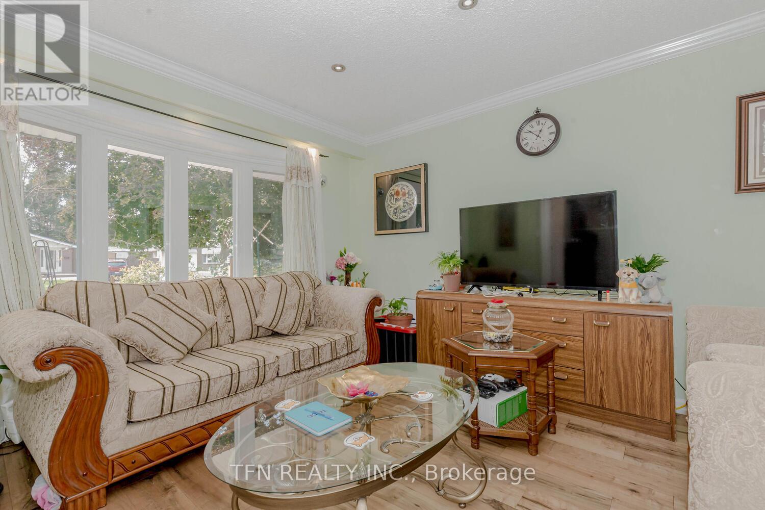 Property at 11 GLENMORE CRESCENT image 3