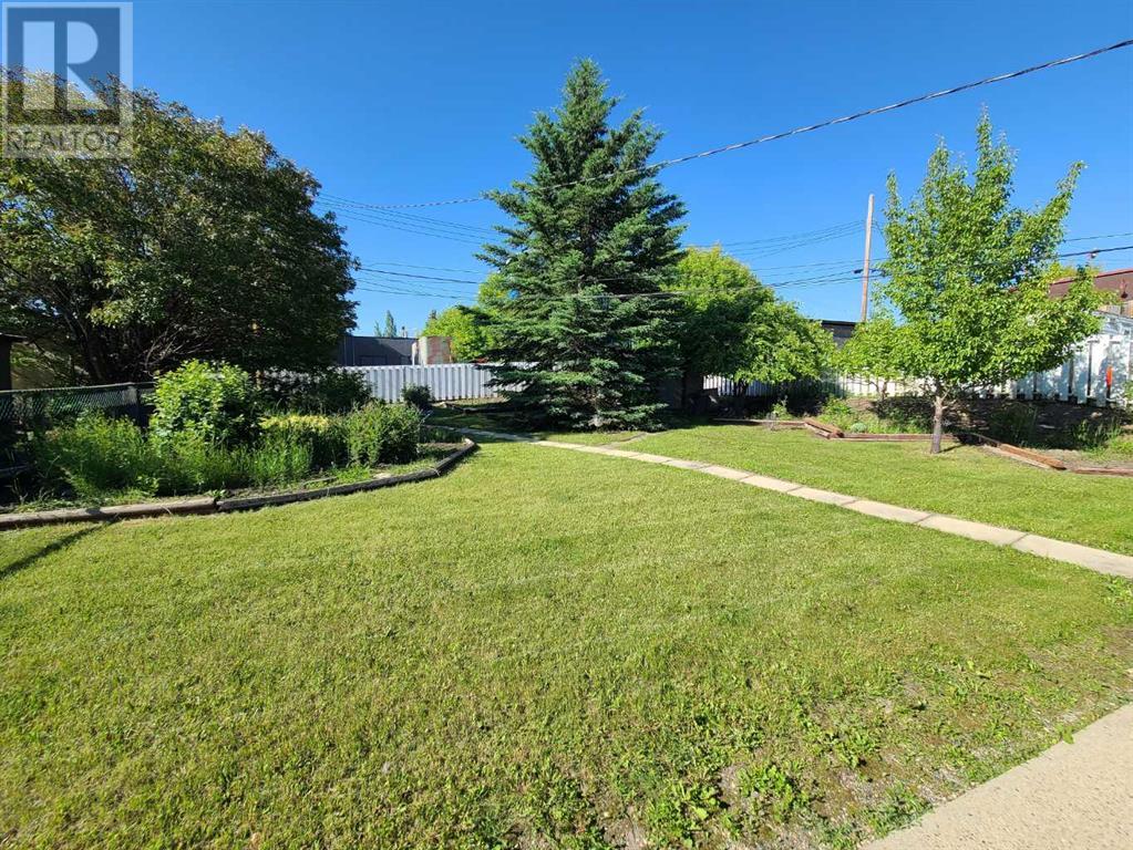 Property at 9814 95 Avenue image 2