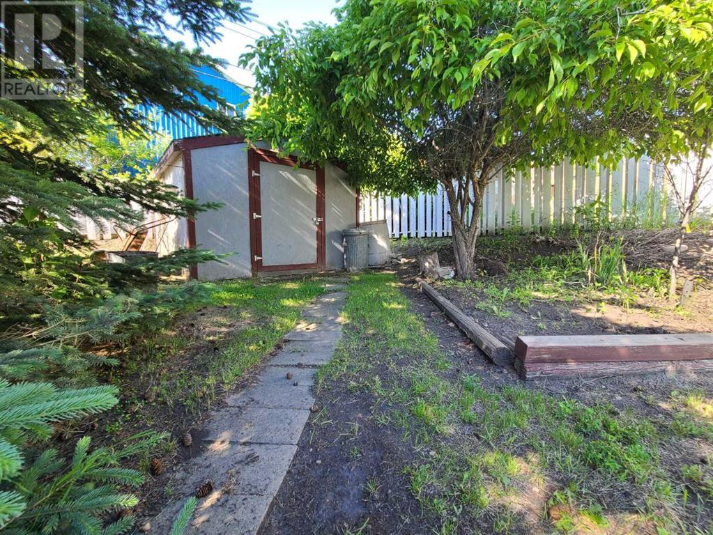 Property at 9814 95 Avenue image 4