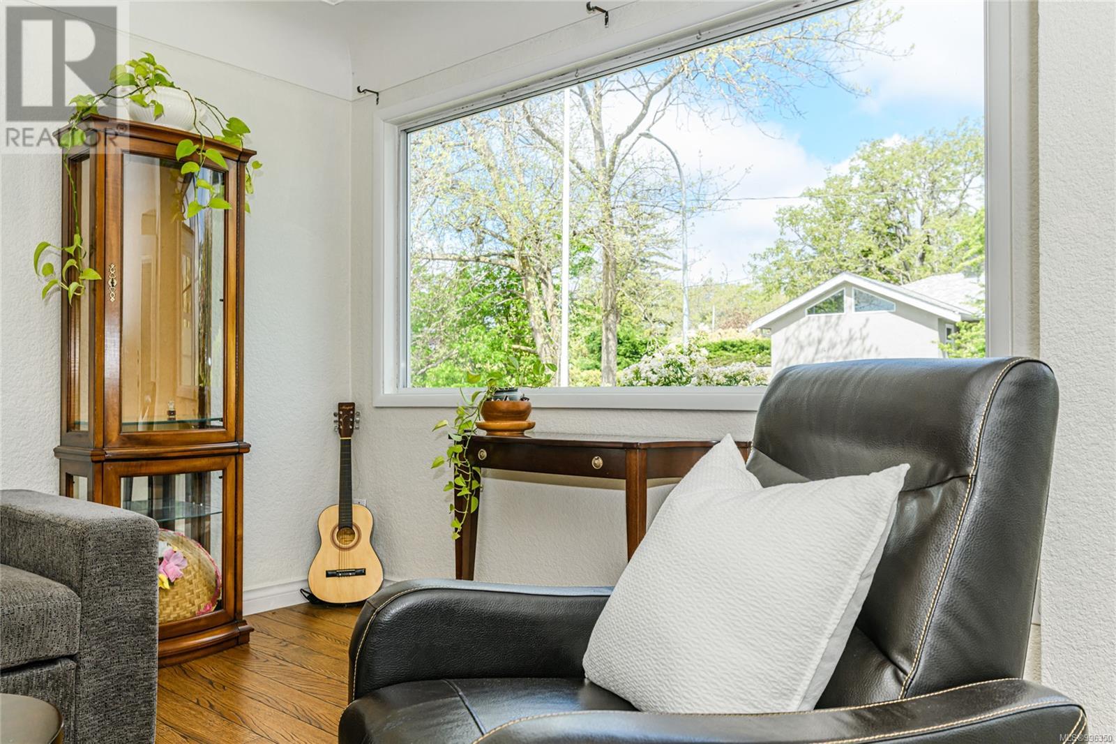 999 Leslie Dr, Saanich, British Columbia  V8X 2Y7 - Photo 6 - 996350