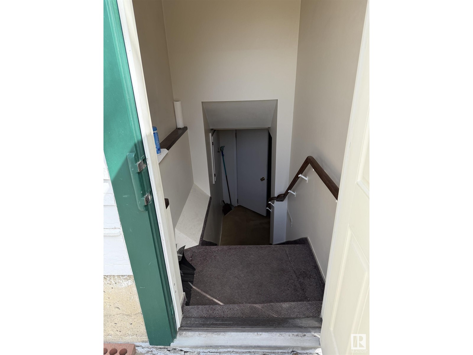 Property at 11426 94 ST NW image 3