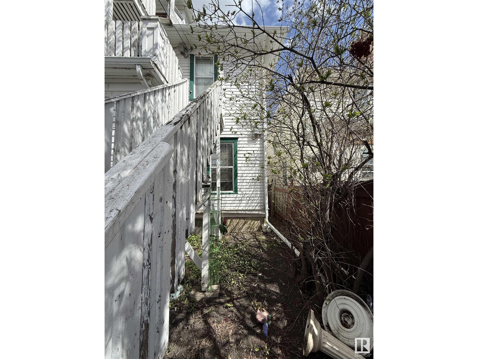 Property at 11426 94 ST NW image 2
