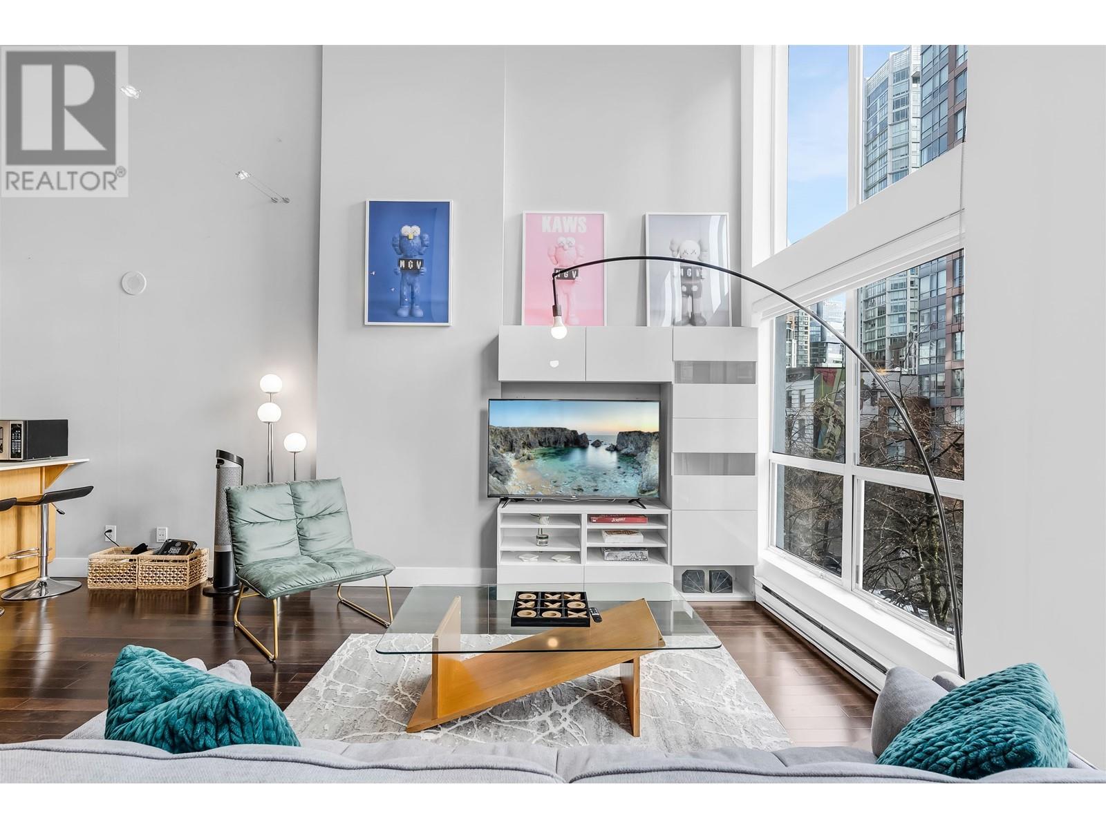 318 933 Seymour Street, Vancouver, British Columbia  V6B 6L6 - Photo 3 - R2996041