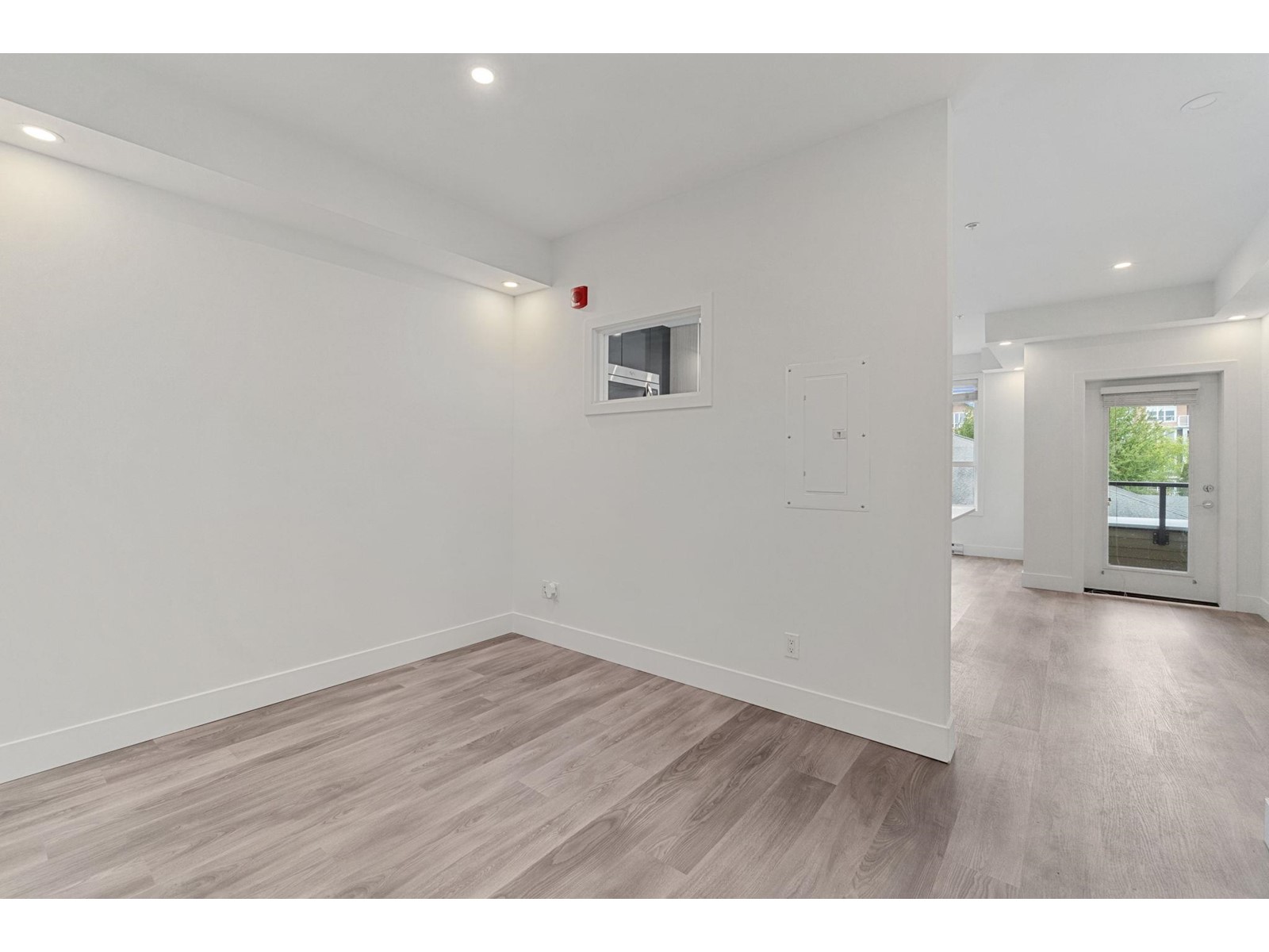 303 6468 195a Street, Surrey, British Columbia  V4N 6R6 - Photo 6 - R2994623