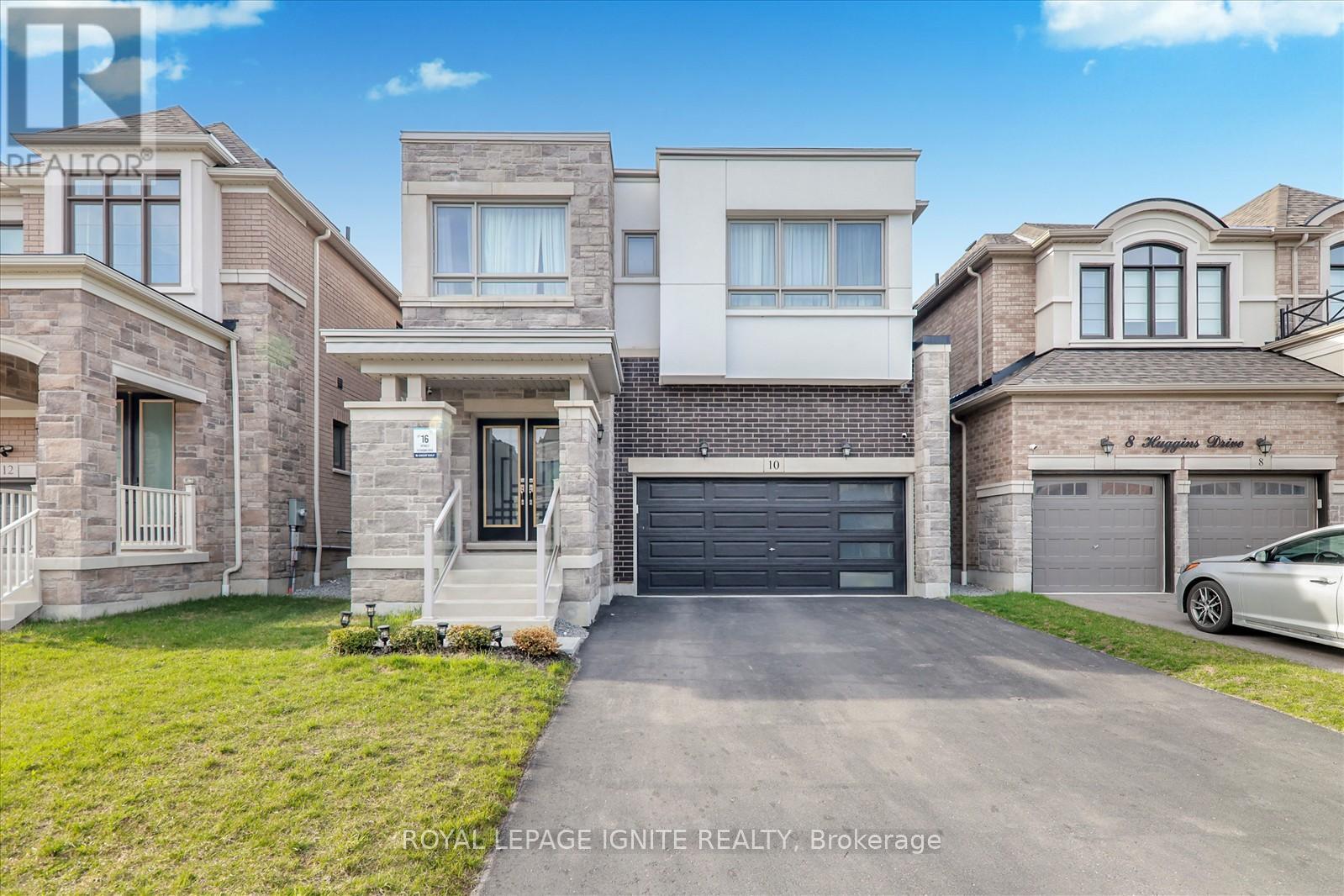 10 HUGGINS DRIVE, Whitby, Ontario