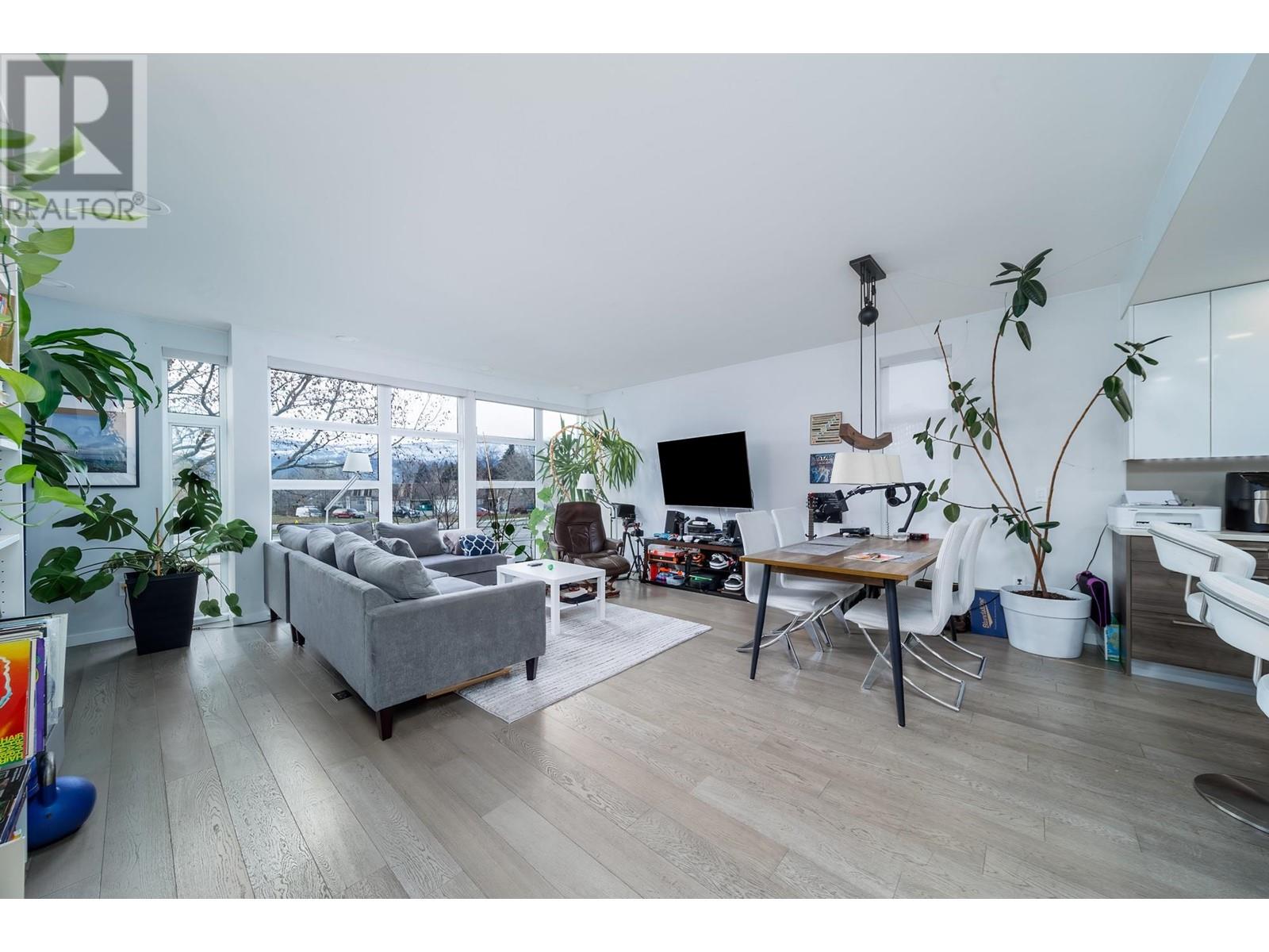 Property at 1515 Highland Drive N Unit# 13 image 4