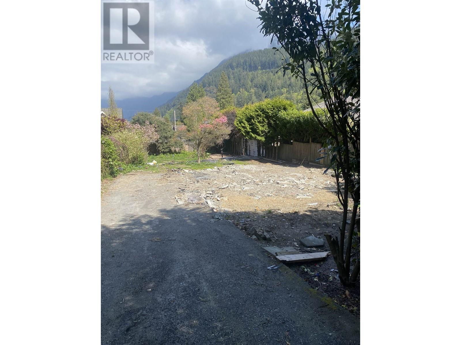 6431 Chatham Street, West Vancouver, British Columbia  V7W 2E4 - Photo 3 - R2992856
