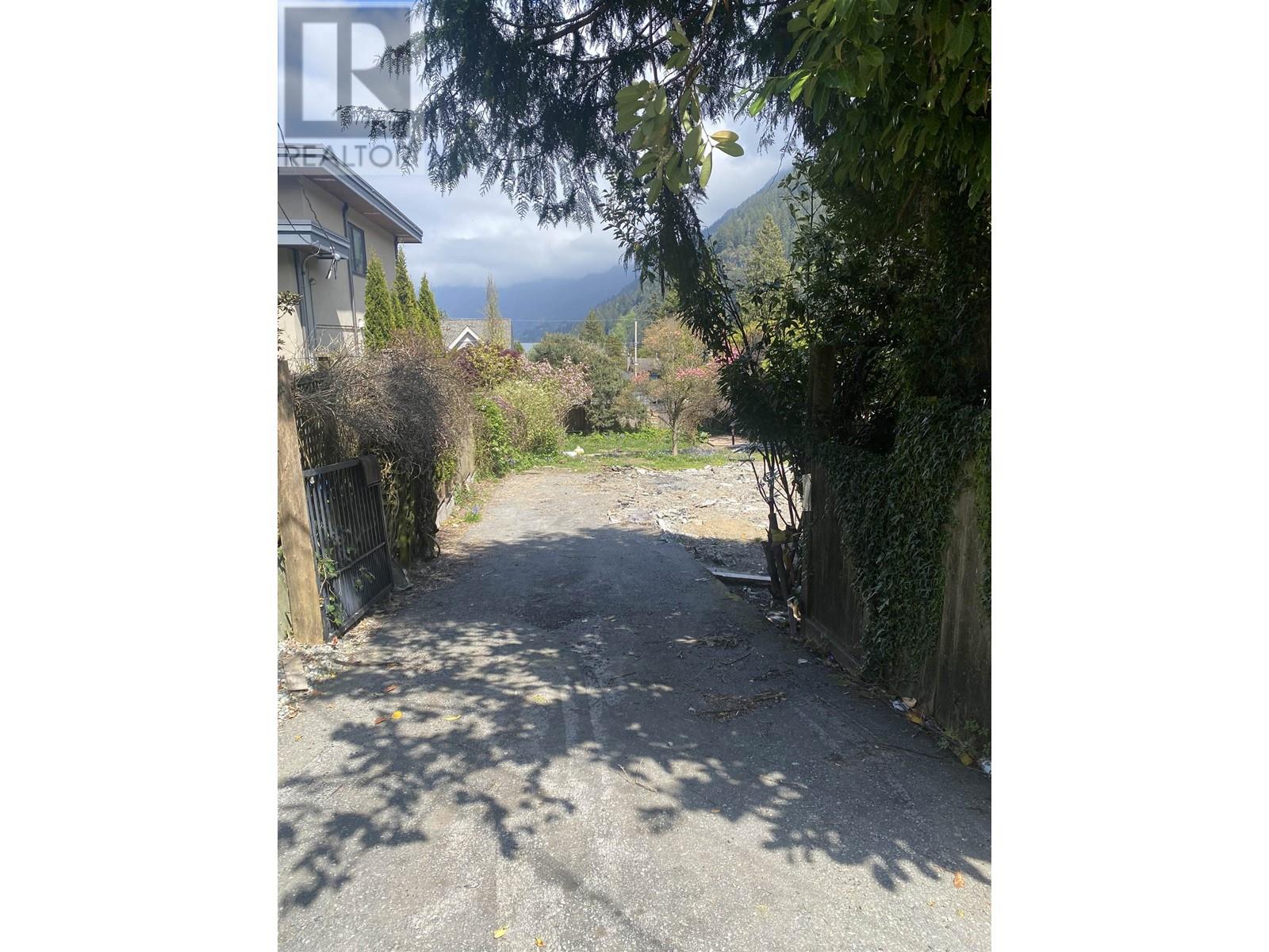 6431 Chatham Street, West Vancouver, British Columbia  V7W 2E4 - Photo 2 - R2992856