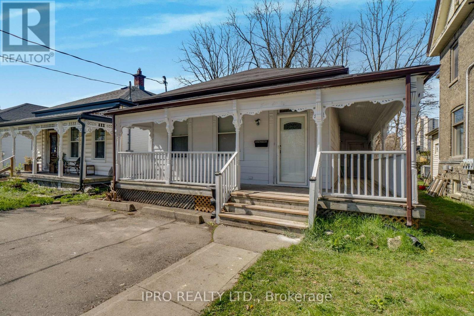 368 Simcoe Street