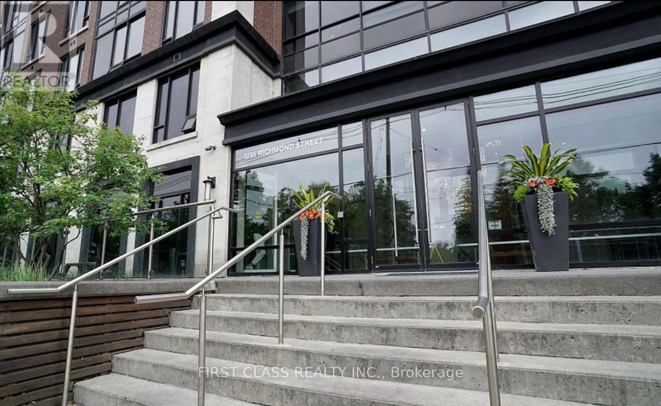 Property at 1307 - 1235 RICHMOND STREET image 4