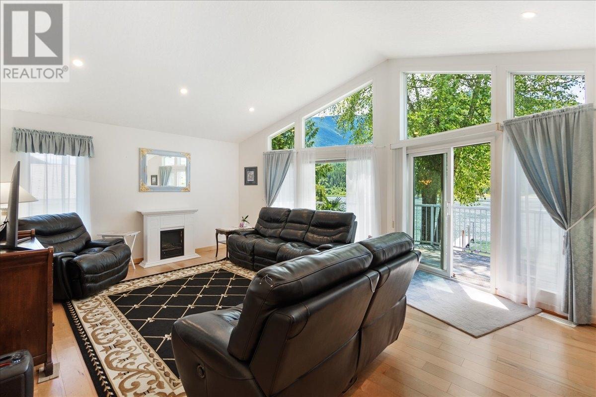 7620 3a Highway, Balfour, British Columbia  V0G 1C0 - Photo 11 - 10331568