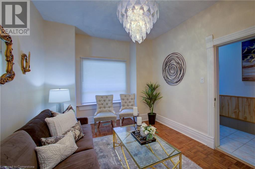 Property at 82 UXBRIDGE Avenue image 4