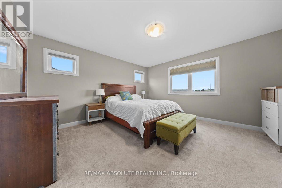 169 Bandelier Way, Ottawa, Ontario  K2S 2J5 - Photo 18 - X12111572