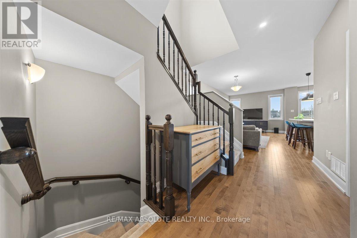 169 Bandelier Way, Ottawa, Ontario  K2S 2J5 - Photo 4 - X12111572